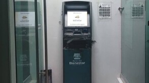 Cajero automático color verde del Banco del Bienestar en Torreón