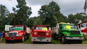 Transportistas se mantienen en vialidades clave del Estado de México para protestar contra la violencia que sufren en Ecatepec.