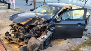 Automóvil destrozado tras un choque en la colonia Nuevo Torreón.