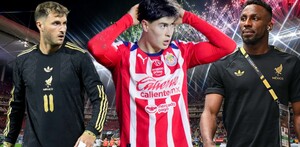 Armando 'Hormiga' González al lado de Santiago Gimenez y Julián Quiñones, delanteros de la Selección Mexicana.