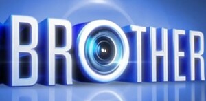 Letras en grande del nombre Big Brother en color azul con fondo del mismo color