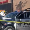 Los policías municipales acordonaron el área en donde fue encontrado muerto el indigente en Saltillo.