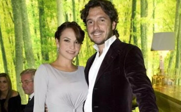 Fabiola Campomanes junto a Rolly Pavia, en un restaurante de lujo.