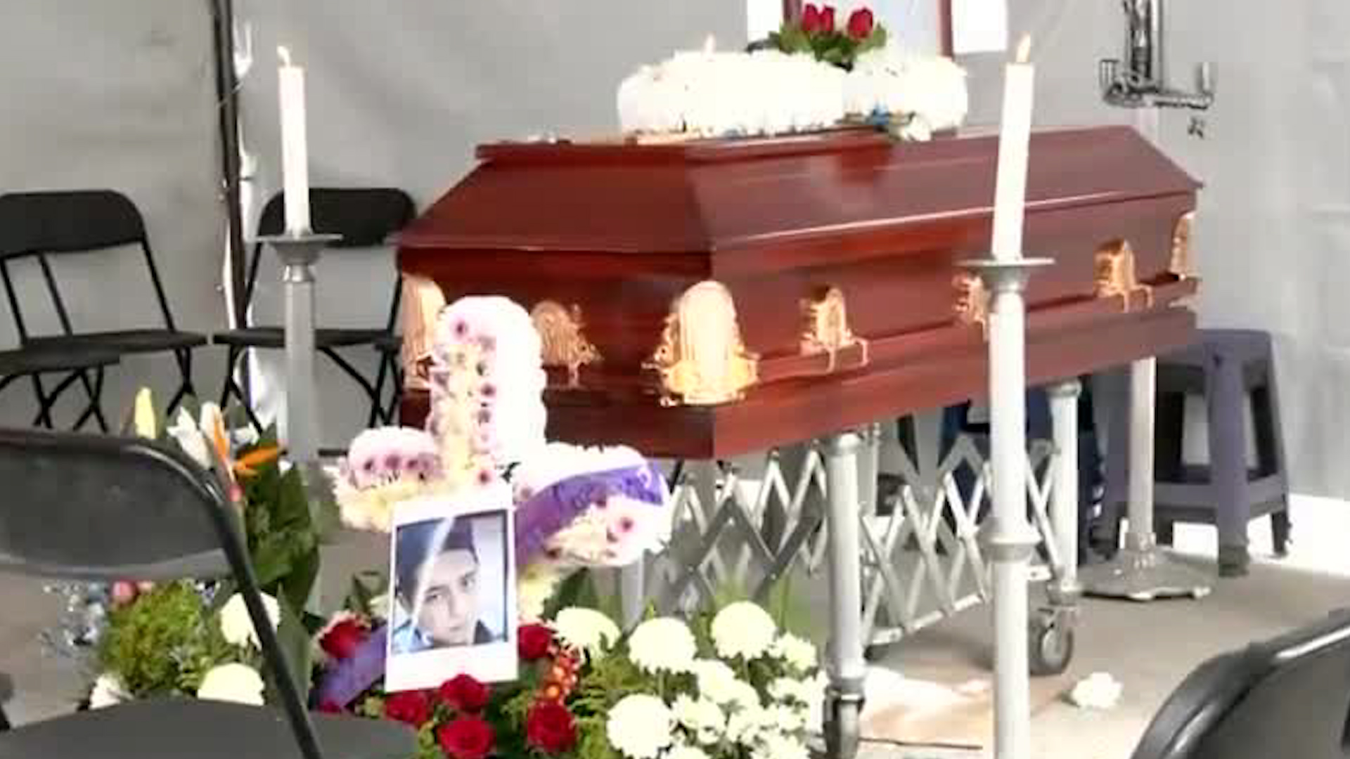 Madre de la víctima pide justicia a las autoridades. Además pide a la comunidad apoyo para las hijas y esposa afectadas por el siniestro.