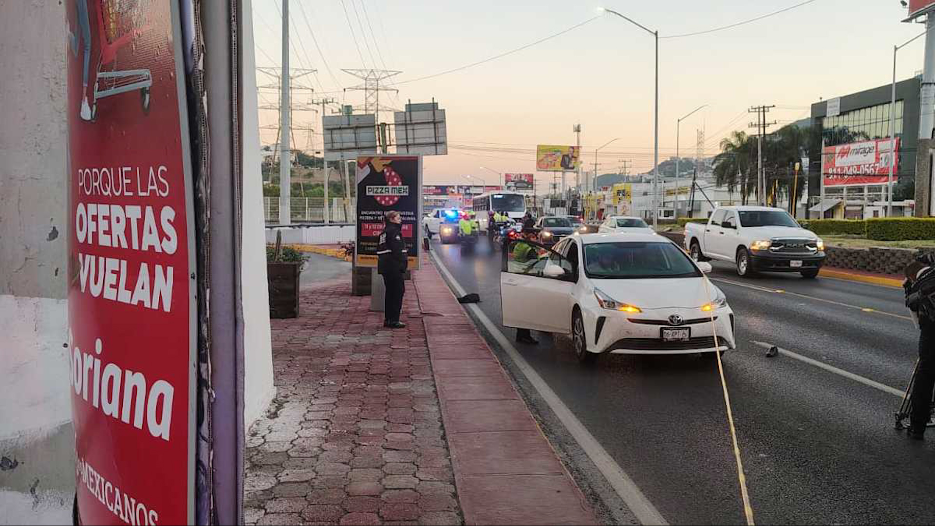 El atropello del hombre ocurrió en el cruce de la avenida Garza Sada y Lázaro Cárdenas, el cual ocasionó largas filas de automovilistas en la zona.