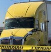 En el tráiler color amarillo se encontraba el conductor ya sin vida, por lo que el sitio fue acordonado.
