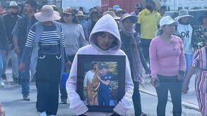 Entre mariachi, porras y lágrimas, así fue el último adiós a policías abatidos en Huixcolotla, Puebla