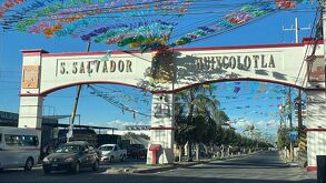 Arco de bienvenida en la entrada al municipio de San Salvador Huixcolotla en Puebla.