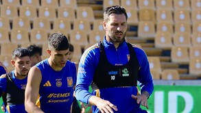 André-Pierre Gignac entrenando al parejo del equipo previo al duelo de Tigres contra Atlético de San Luis.
