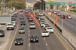 El alcalde de Monterrey, Adrián de la Garza implementarán mini contra flujos para mejorar movilidad.