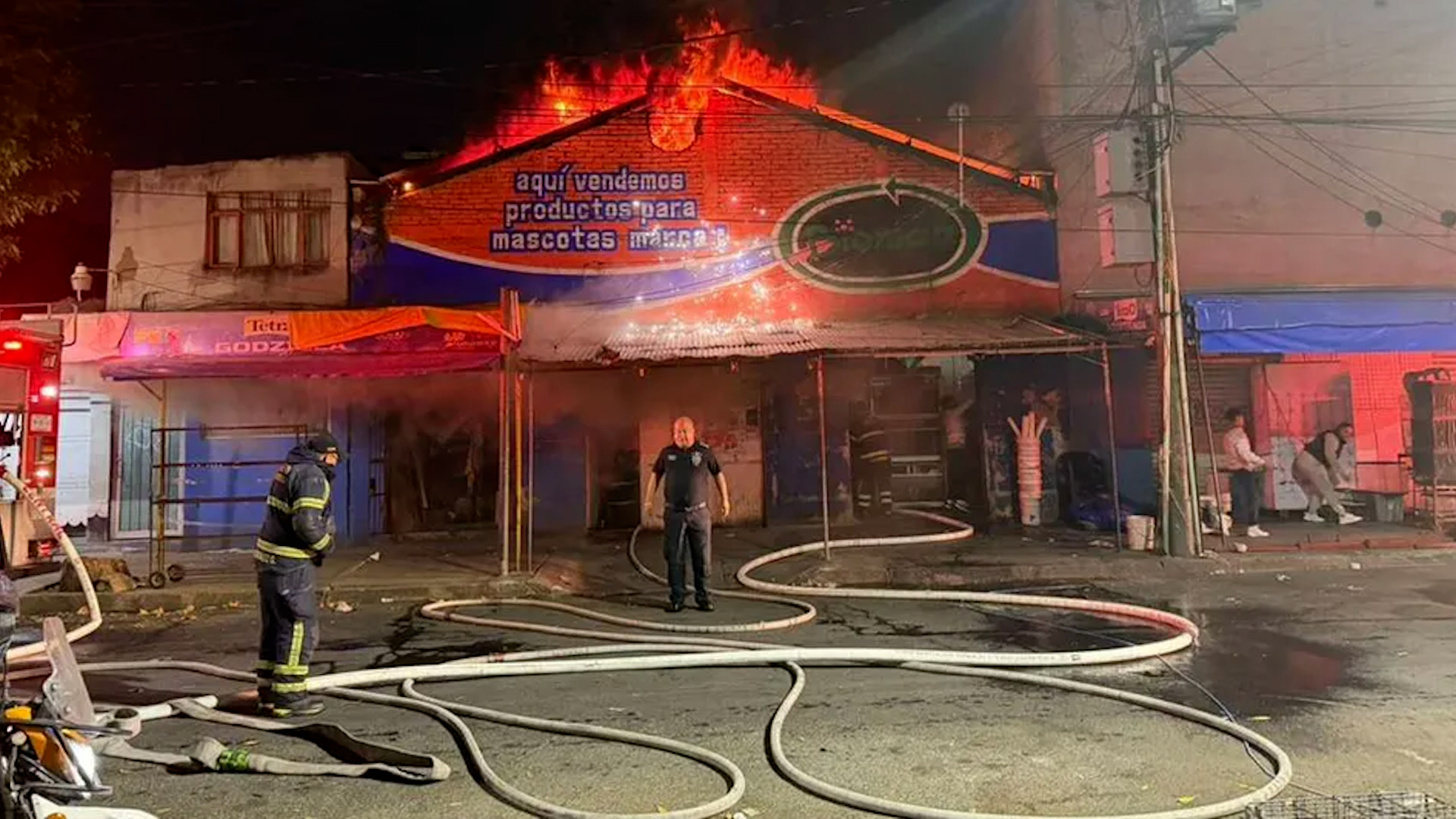 Las acciones duraron horas de trabajo y requirieron a cinco cuerpos de bomberos de la Ciudad de México.