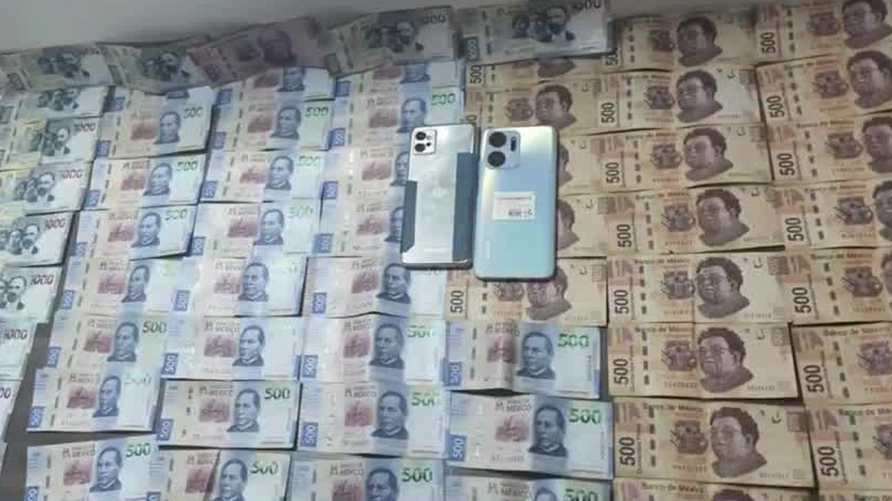 Una pareja fue detenida por asaltar a un comprador de auto en Álvaro Obregón.