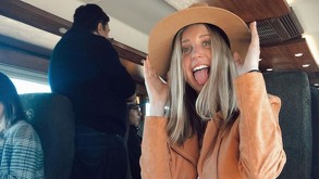 influencer tamara chiunti en un avión