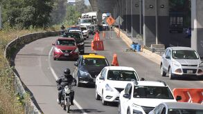 Tráfico por obras en la autopista México-Puebla.