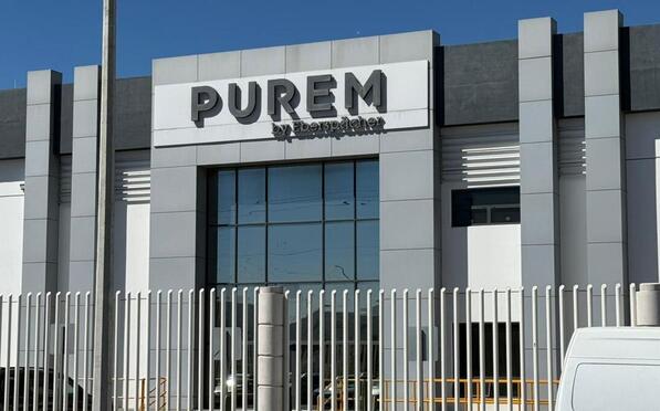 De acuerdo con personal de vigilancia, los domingos la planta no opera, por lo que el movimiento resultó fuera de lo habitual.