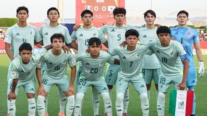 La Selección Mexicana se toma la foto oficial en su debut en el Mundial Sub-17 2025.