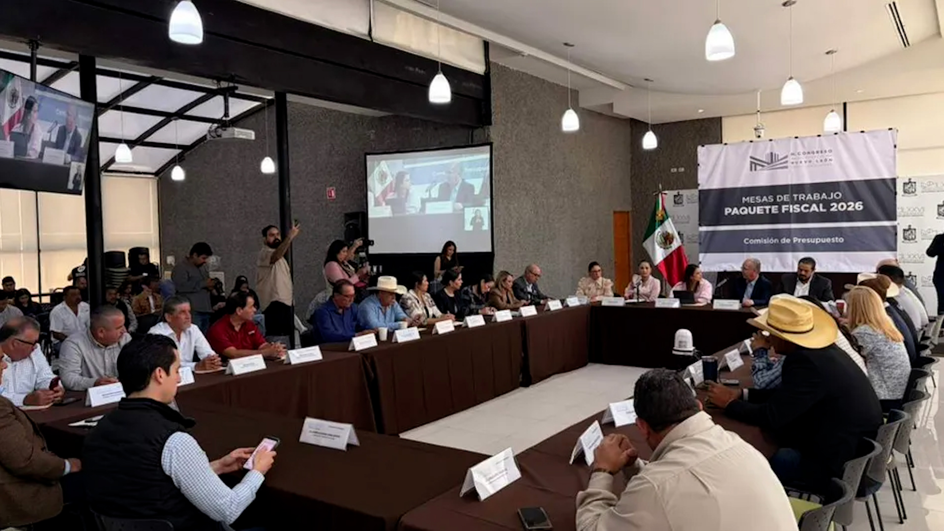 En la Mesa de Trabajo Fiscal 2026 se discutió la inconformidad con el presupuesto que recibirán los alcaldes.