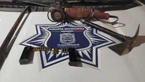 Luego de un reporte ciudadano tres sujetos fueron detenidos en posesión de cartuchos y objetos sospechosos.