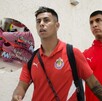 Efraín Álvarez y ‘Cotorro’ González llegando al Estadio Akron previo a un partido con las Chivas de Guadalajara.