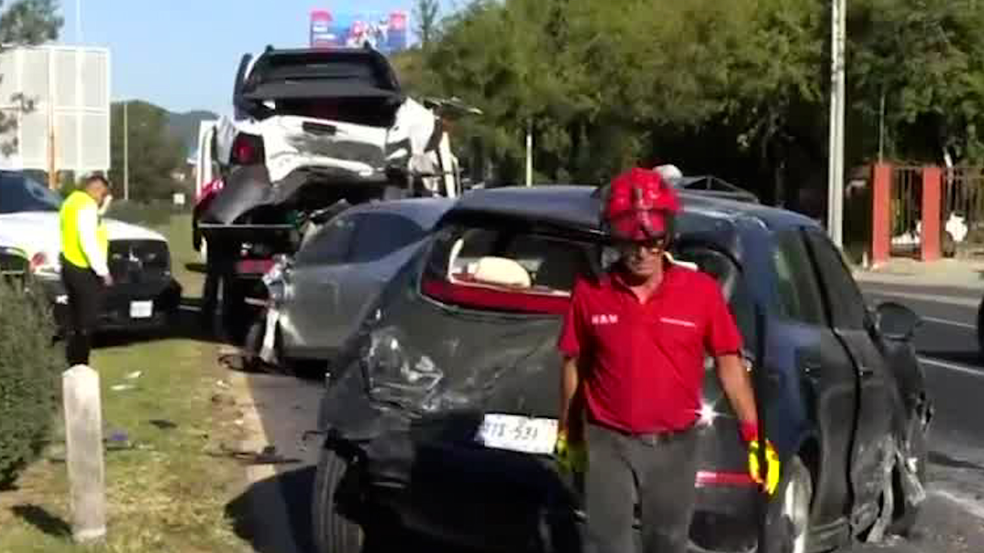 En el Sur de Monterrey, los automovilistas fueron trasladados a diversos hospitales para descartar cualquier tipo de lesión mayor.