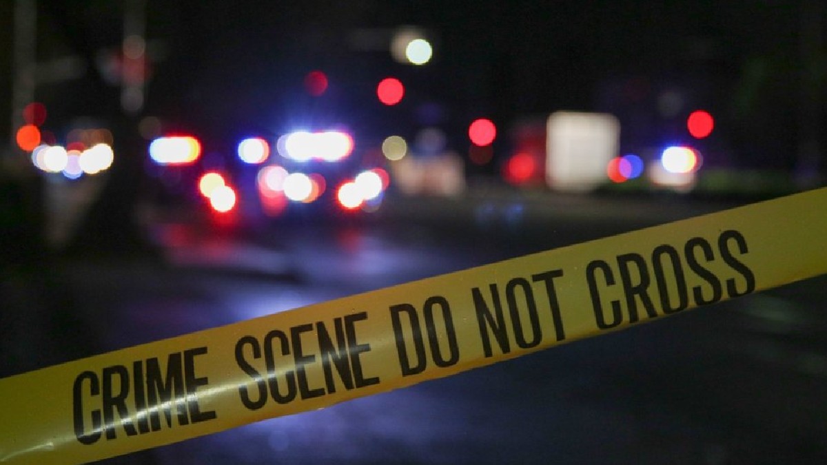 Conta amarilla con diferentes luces de fondo