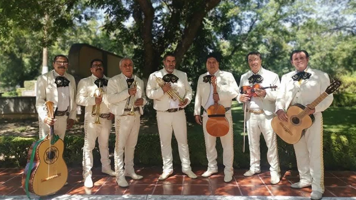 Mariachi de Torreón que sufrió el robo de una trompeta.