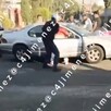 Grupo de taxistas ataca a un conductor y realizan daños contra su automóvil tras un percance vial en Tlapan.