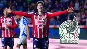Armando González, delantero de Chivas durante el gol ante los Tuzos del Pachuca en la jornada 16 del Apertura 2025.