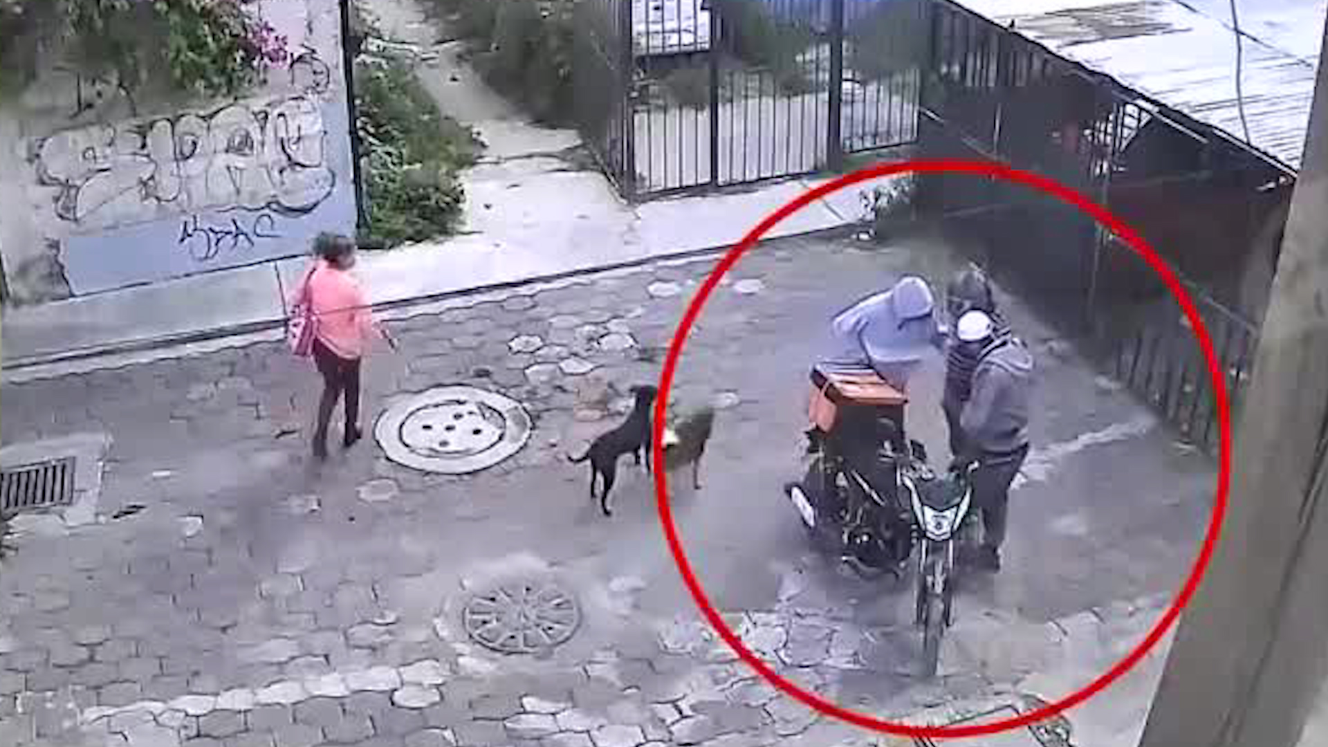 La víctima fue abordada por dos sujetos quienes presuntamente habían hecho el pedido.