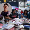 Visitantes en la Feria Internacional del Libro Monterrey.