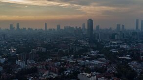 Vista del Valle de México por la mañana con calidad del aire regular