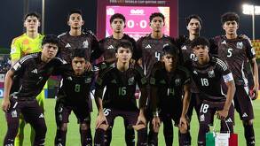 Plantel de jugadores mexicanos en el partido ante Costa de Marfil en la jornada 2 de fase de grupos en el Mundial Sub-17.