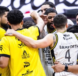 Fuerza Regia en la celebración del segundo juego de la Gran Final de la LNBP 2025 ante los Diablos Rojos.