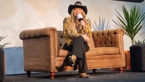 Alicia Villareal en conferencia de prensa de festival arre