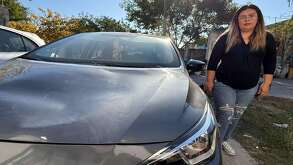 El auto resultó con varios golpes