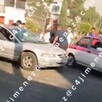 Grupo de taxistas ataca a un conductor y realizan daños contra su automóvil tras un percance vial en Tlapan.