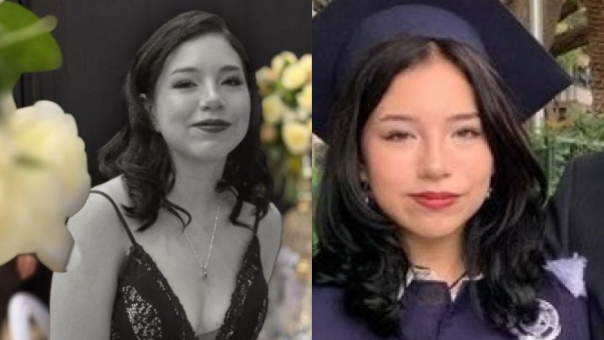 Joven mujer con  vestido en color negro y una toga de estudiante graduada en color azul con amarillo