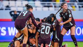 Jugadores de la Selección femenil Sub-17 festejando el gol del empate por el tercer lugar contra Brasil.
