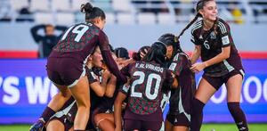 Jugadores de la Selección femenil Sub-17 festejando el gol del empate por el tercer lugar contra Brasil.