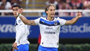 Sergio Canales, jugador de Rayados, en el partido ante Chivas.