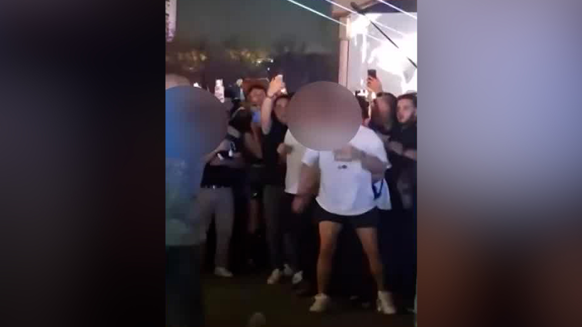 Aunque aún son reconocidas las razones que dieron inicio a esta pelea, los asistentes al festival mostraron indignación por los hechos.