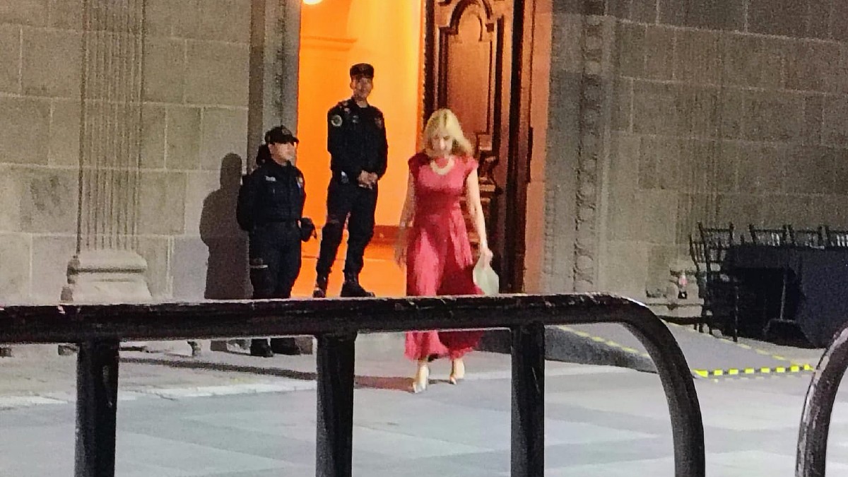 Salida de Alma Rosa Marroquín, secretaria de Salud, de Palacio de Gobierno