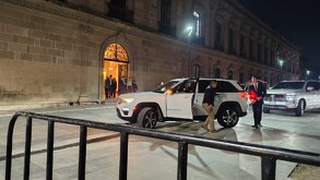 Llegada de invitados a cena en Palacio de Gobierno de Nuevo León.
