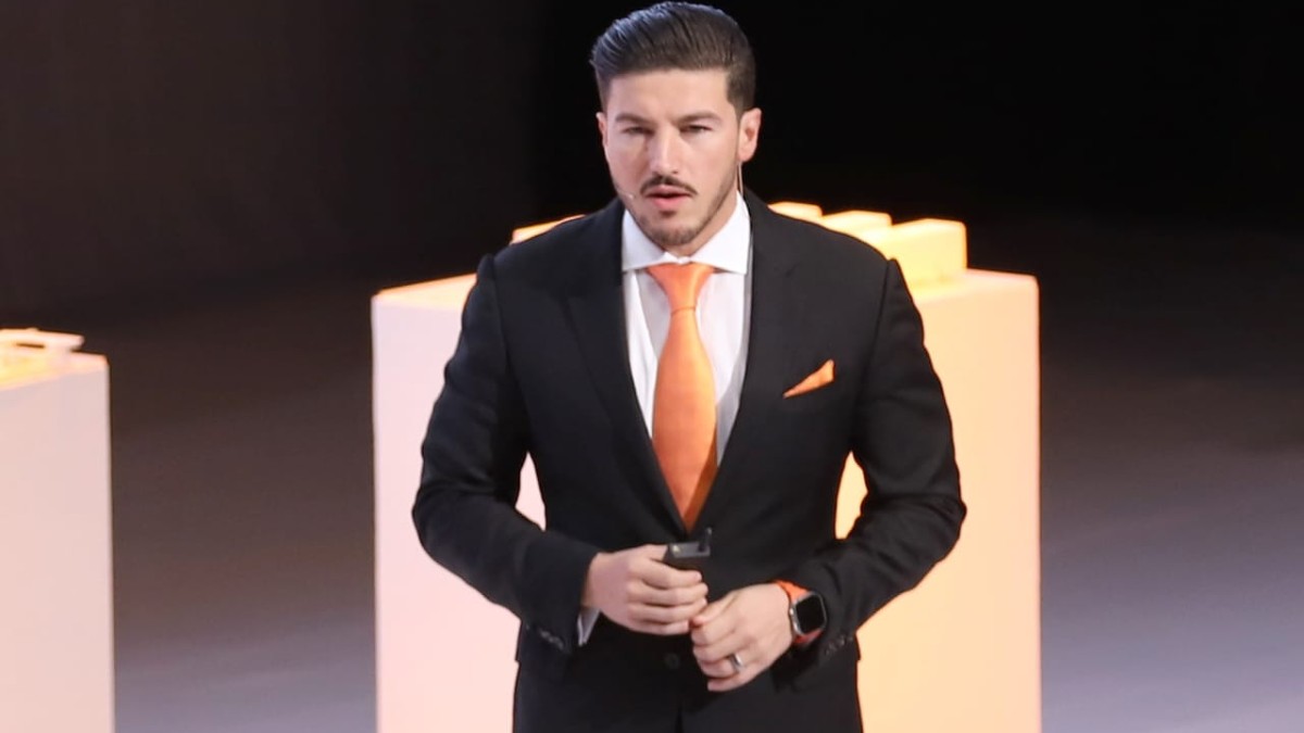 Samuel García hablando en Cuarto Informe de Gobierno.