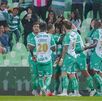 Jugadores de Santos Laguna festejando el gol ante Pachuca