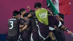 Jugadores de la Selección Mexicana sub-17 festejando el gol de la victoria ante Costa de Marfil.