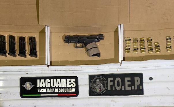 Tras sospechas, policías del estado de Jalisco detuvieron en Tlaquepaque a un hombre que se hacía pasar por escolta.