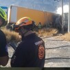 Protección Civil atiende reporte de tráiler incendiado