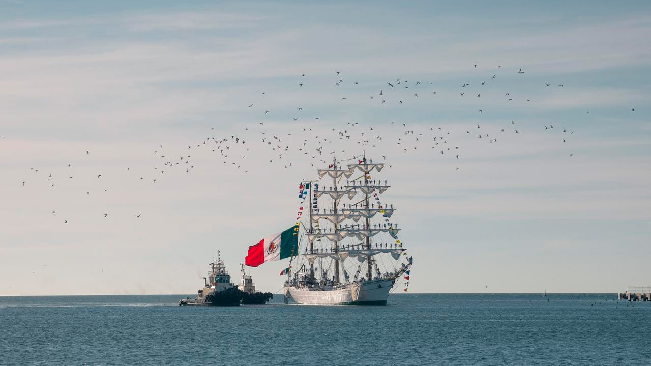 El buque Escuela Cuauhtémoc de la Secretaría de Marina arribó al puerto de Progreso, Yucatán, como parte de su travesía por la Península.