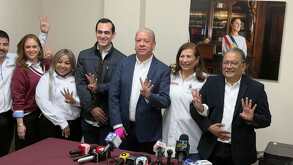 Judith Díaz y Andrés Mijes en rueda de prensa de Morena en Nuevo León